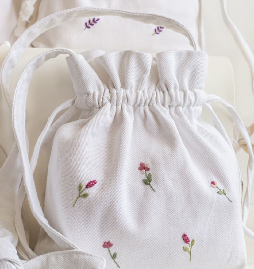 Túi thơm thêu hoa nhí phong cách đồng quê