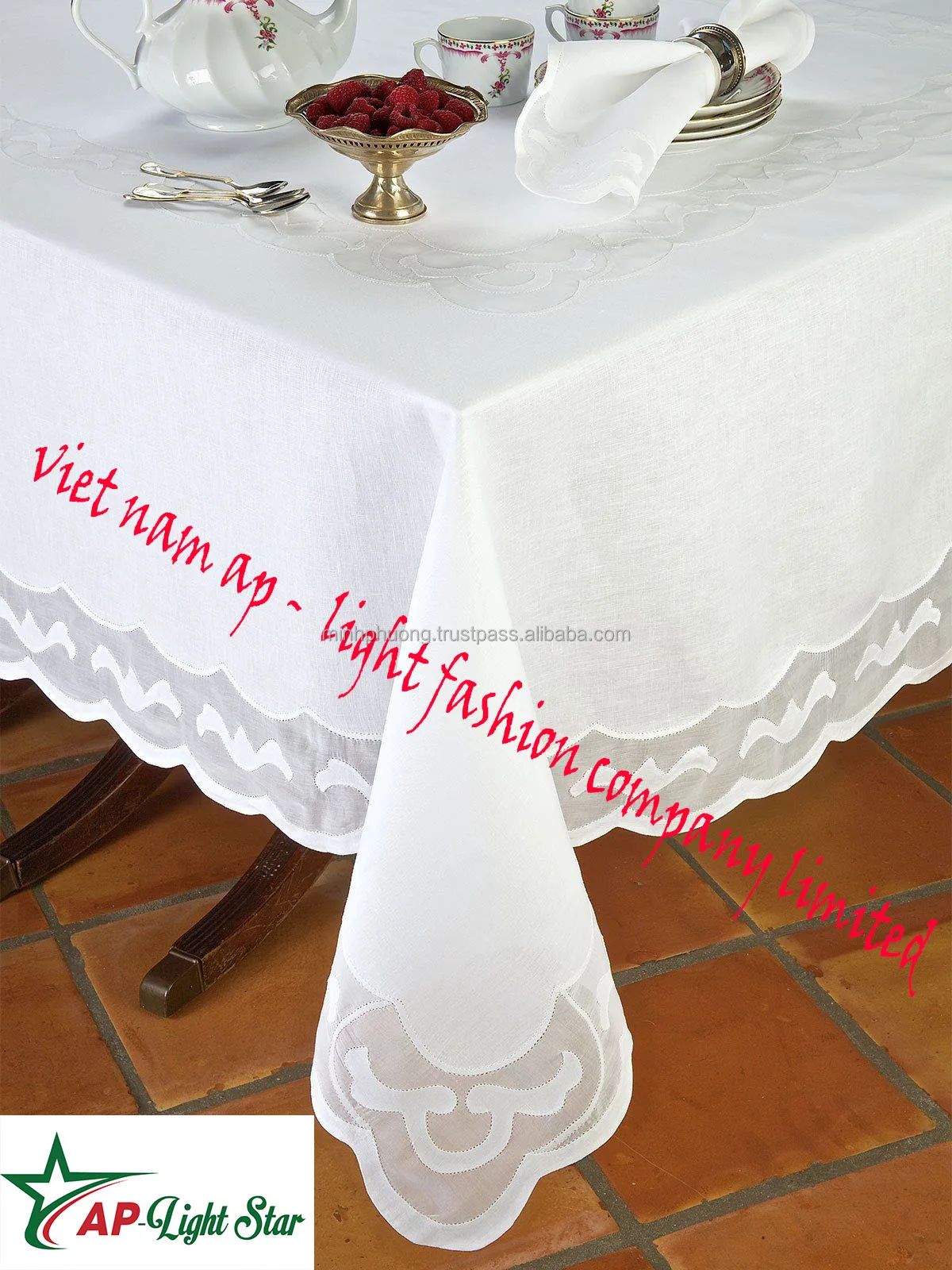 Khăn trải bàn bo viền lượn sóng ,thiết kế này làm hài lòng khách hàng khó tính nhất