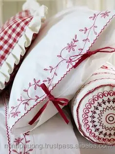 Bộ ga trải giường và vỏ gối thêu chỉ đỏ sang trọng
