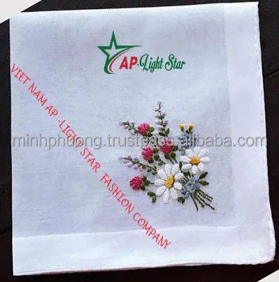 Khăn thêu hoa cúc các màu là sản phẩm được tạo ra từ tình yêu thiên nhiên vô tận  sản phẩm mang hoa cỏ mùa xuân đầy màu sắc đến không gian sống của bạn