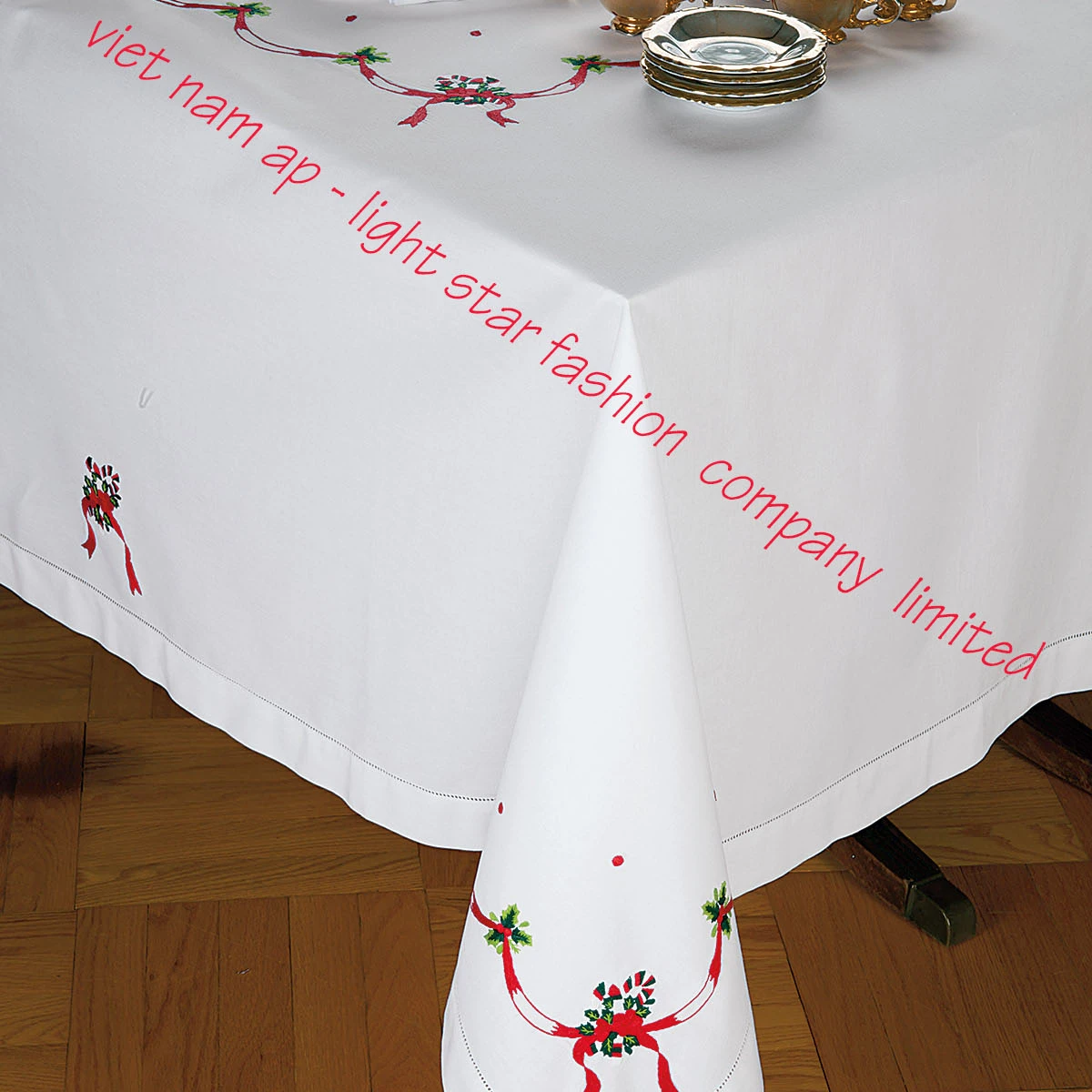 Khăn Trải bàn thêu hoa lá và nơ đỏ đặc biệt cho dịp Noel