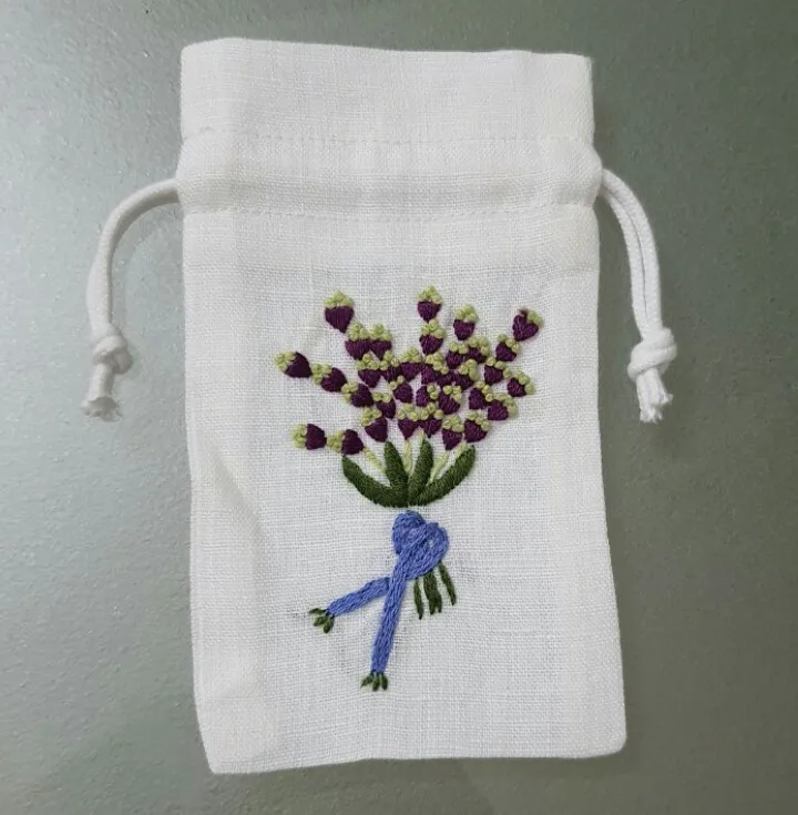 Túi đựng hoa khô kiểu cách đơn giản sử dụng cho tủ quần áo và phòng ngủ