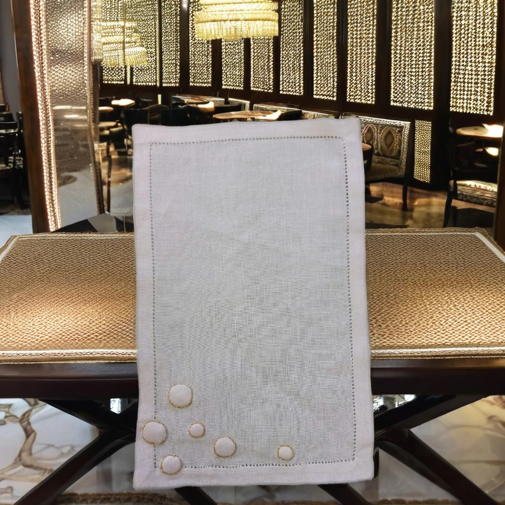 Khăn lót đĩa thêu hạt tròn trắng bo viền xung quanh