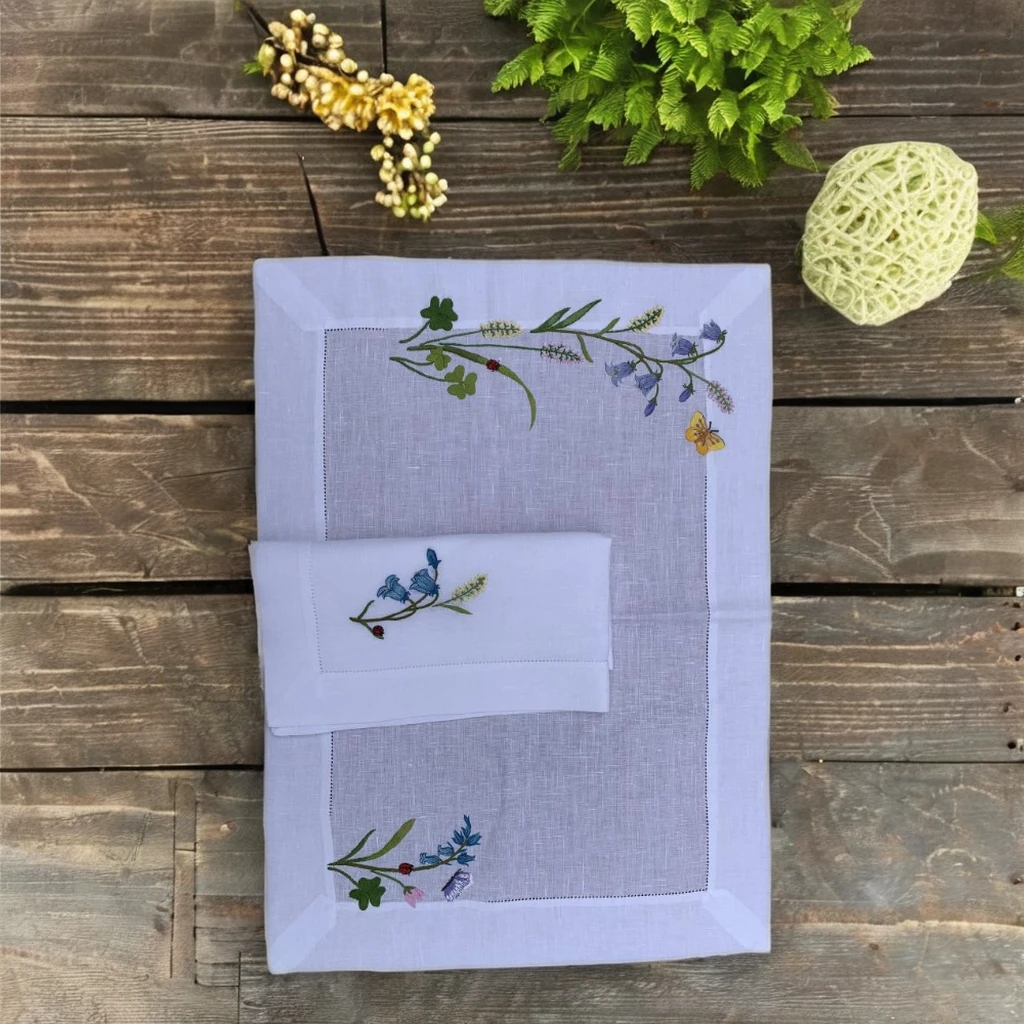 Tấm lót đĩa và khăn ăn thêu hoa cỏ mùa xuân