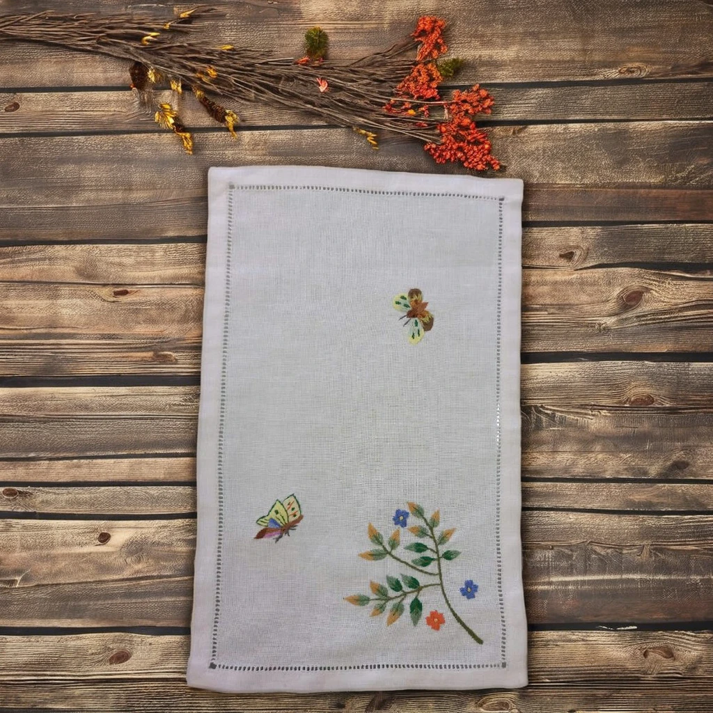 Tấm lót đĩa thêu tay tinh tế hình lá và bươm bướm nhỏ