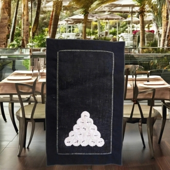 Tấm lót đĩa màu đen thêu chỉ trắng nổi bật