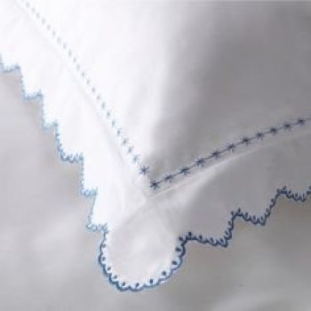 Vỏ Gối thêu viền xanh  làm bằng vải cotton